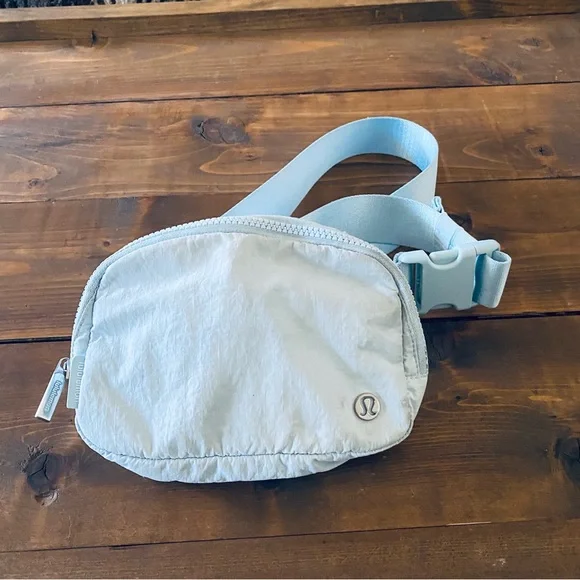 Lululemon Powder Blue 1L Everywhere Belt Bag - Picture 6 of 15